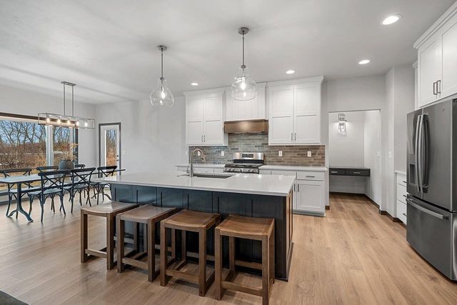 1567 BRAYDEN LANE, De Pere, WI 54115