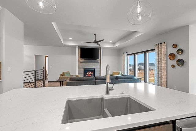 1567 BRAYDEN LANE, De Pere, WI 54115