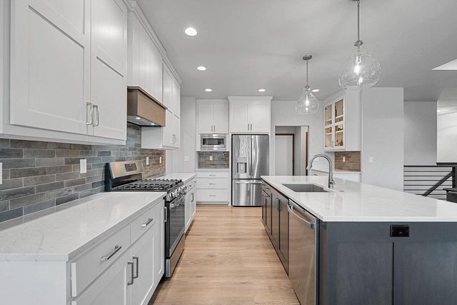 1567 BRAYDEN LANE, De Pere, WI 54115