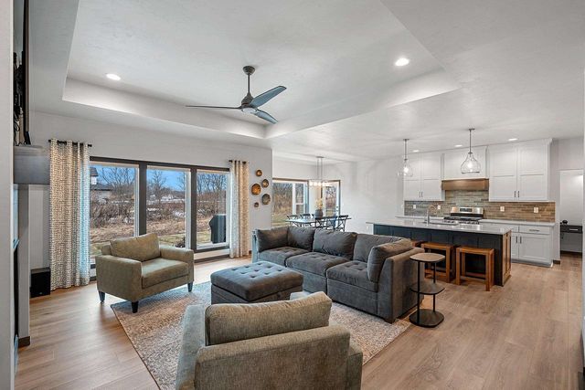 1567 BRAYDEN LANE, De Pere, WI 54115