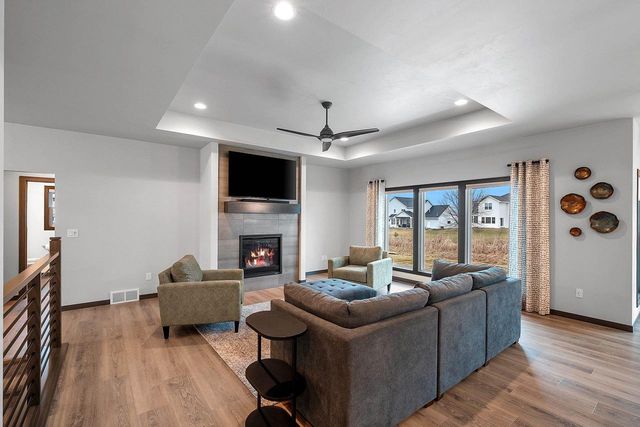 1567 BRAYDEN LANE, De Pere, WI 54115