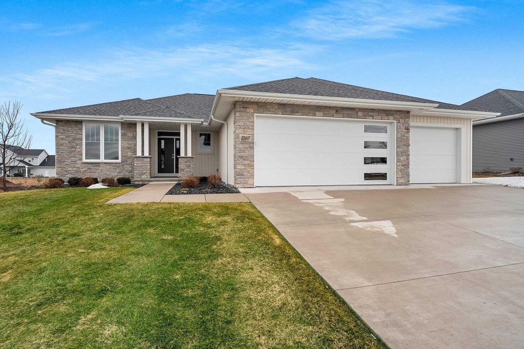 1567 BRAYDEN LANE, De Pere, WI 54115