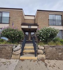 18233 University Park Drive, Livonia, MI 48152