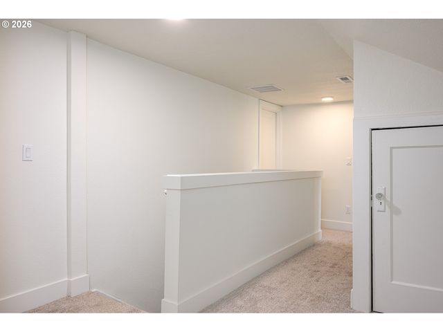 8413 Ne HASSALO St, Portland, OR 97220