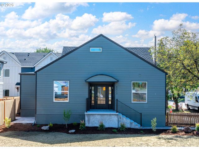 8413 Ne HASSALO St, Portland, OR 97220