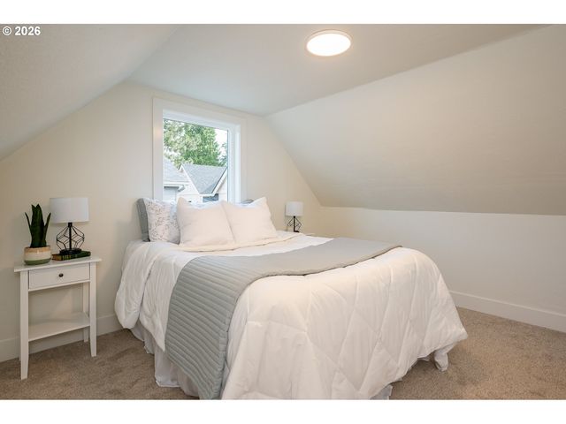 8413 Ne HASSALO St, Portland, OR 97220