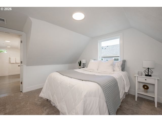 8413 Ne HASSALO St, Portland, OR 97220