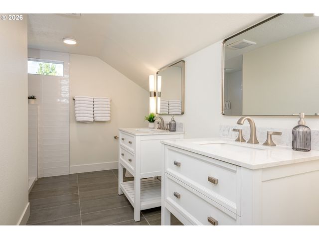 8413 Ne HASSALO St, Portland, OR 97220