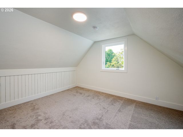 8413 Ne HASSALO St, Portland, OR 97220