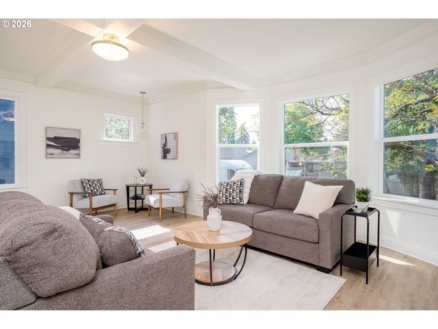 8413 Ne HASSALO St, Portland, OR 97220