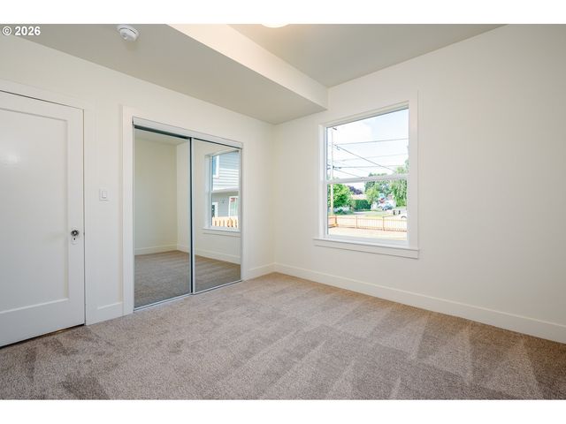 8413 Ne HASSALO St, Portland, OR 97220