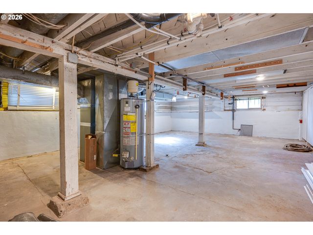 8413 Ne HASSALO St, Portland, OR 97220