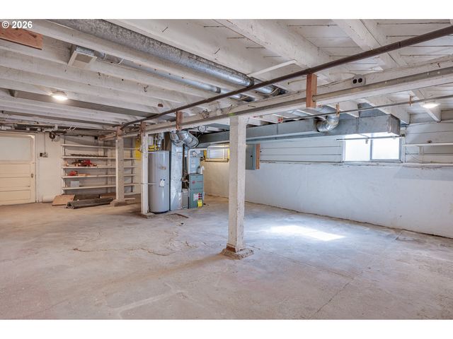 8413 Ne HASSALO St, Portland, OR 97220
