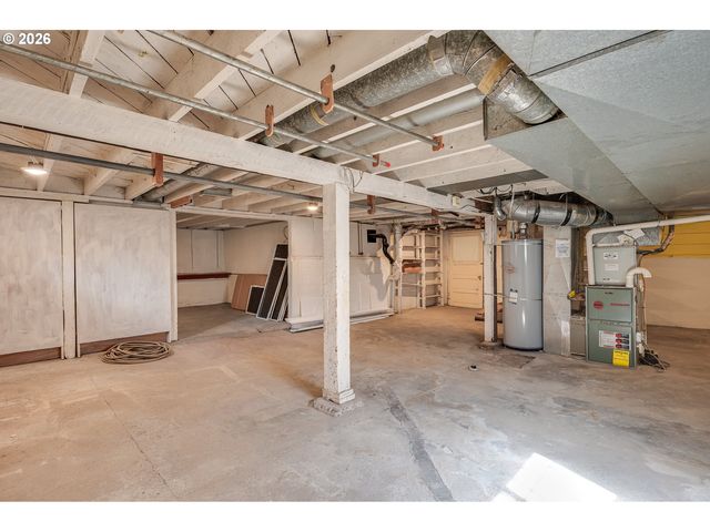8413 Ne HASSALO St, Portland, OR 97220