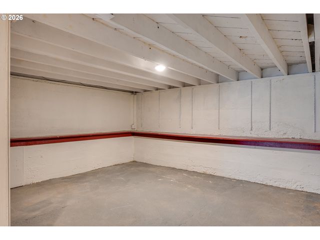 8413 Ne HASSALO St, Portland, OR 97220
