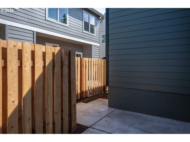 8413 Ne HASSALO St, Portland, OR 97220