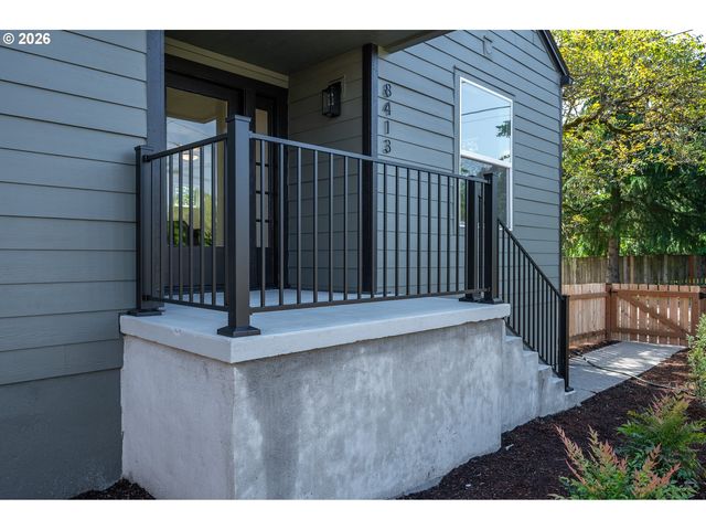 8413 Ne HASSALO St, Portland, OR 97220