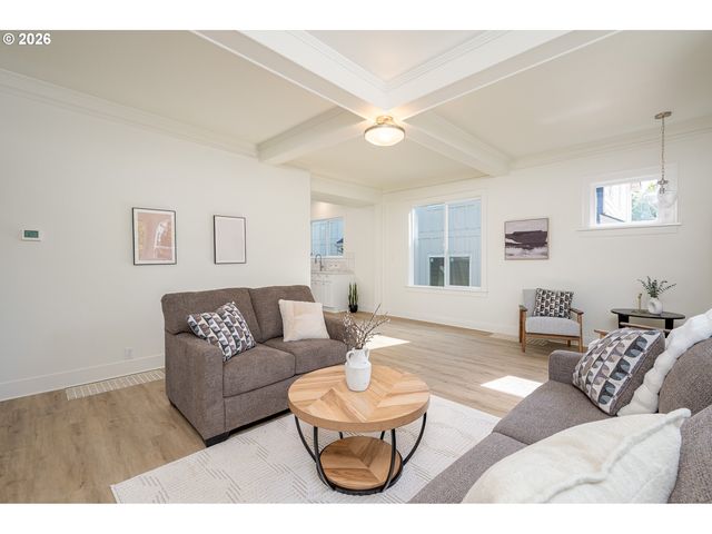 8413 Ne HASSALO St, Portland, OR 97220