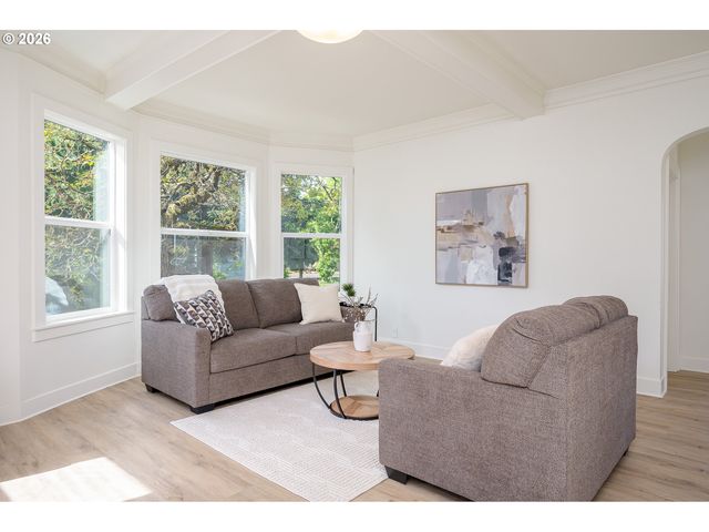 8413 Ne HASSALO St, Portland, OR 97220