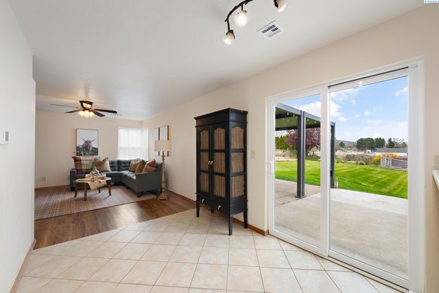 10426 S 952 Prairie Se, Kennewick, WA 99338