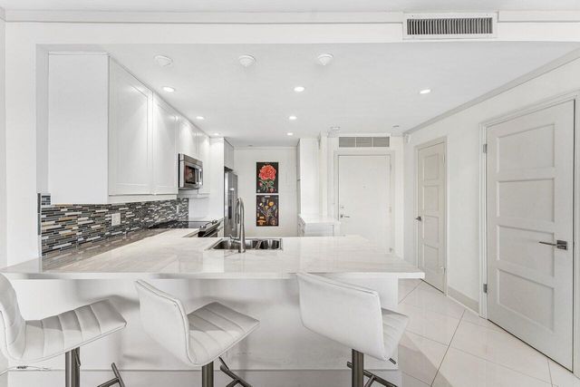 701 E Camino Real Apt 9g, Boca Raton, FL 33432