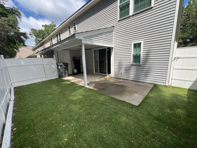 7918 Shadow Oak Drive, North Charleston, SC 29406