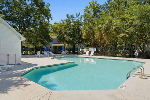 7918 Shadow Oak Drive, North Charleston, SC 29406