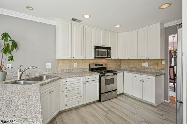 1 Smoke House Ct, Readington Twp., NJ 08889