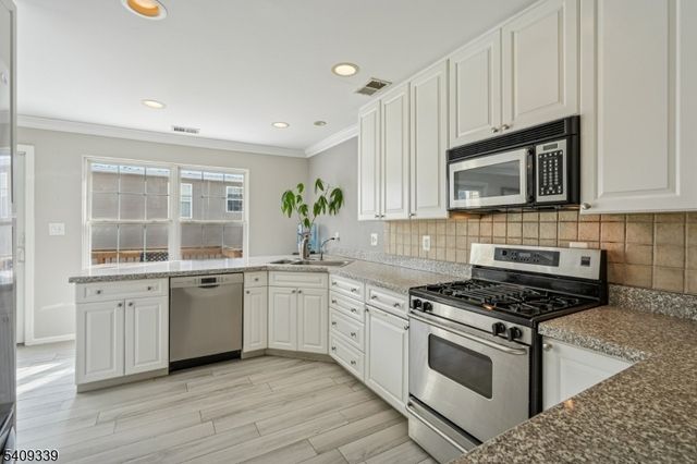 1 Smoke House Ct, Readington Twp., NJ 08889