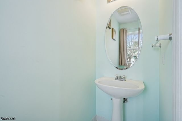 1 Smoke House Ct, Readington Twp., NJ 08889