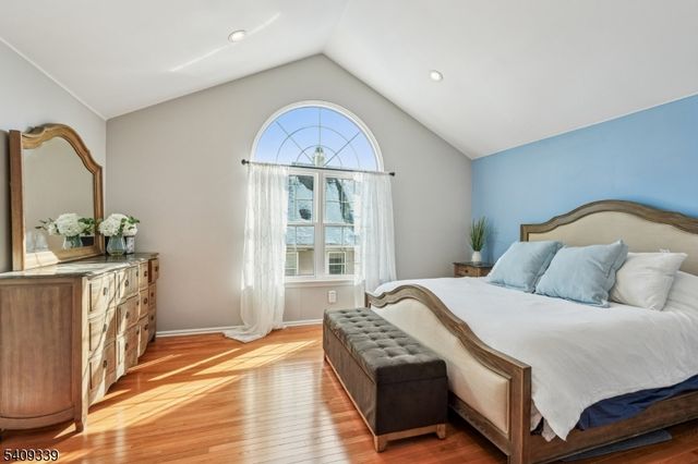 1 Smoke House Ct, Readington Twp., NJ 08889