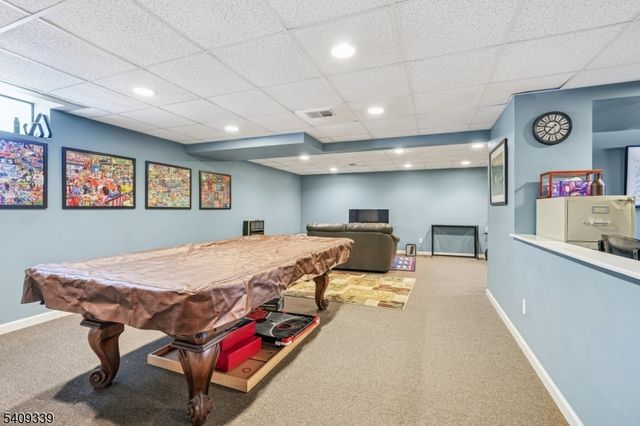 1 Smoke House Ct, Readington Twp., NJ 08889