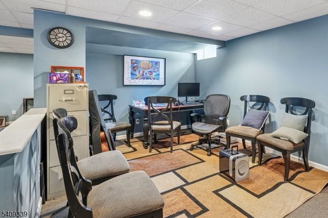 1 Smoke House Ct, Readington Twp., NJ 08889