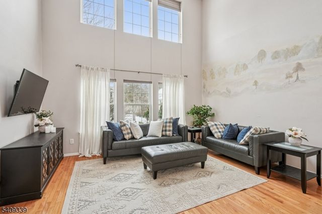 1 Smoke House Ct, Readington Twp., NJ 08889