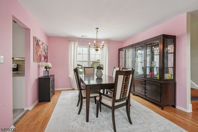 1 Smoke House Ct, Readington Twp., NJ 08889