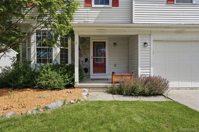1099 Carriage Hill Drive, Fenton, MI 48430