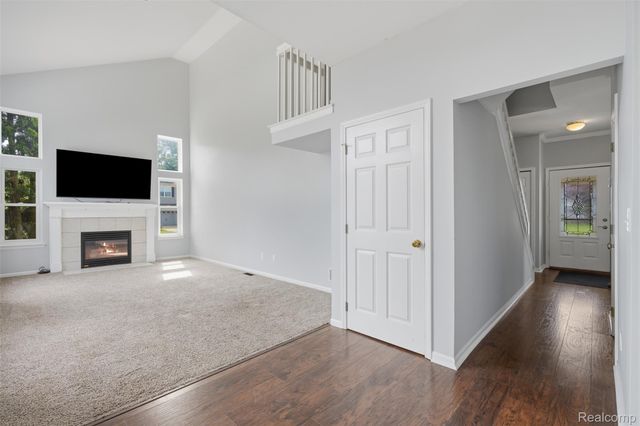 1099 Carriage Hill Drive, Fenton, MI 48430