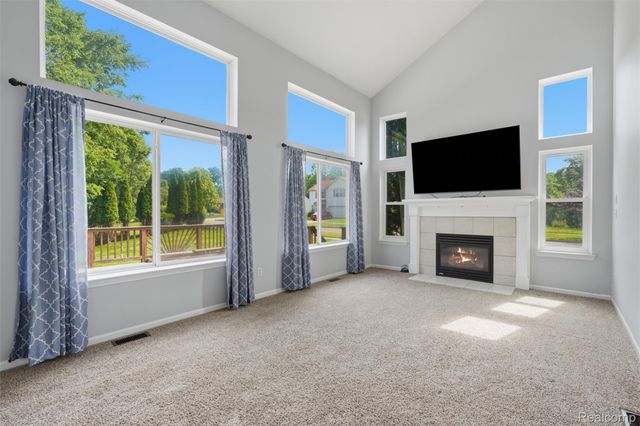1099 Carriage Hill Drive, Fenton, MI 48430