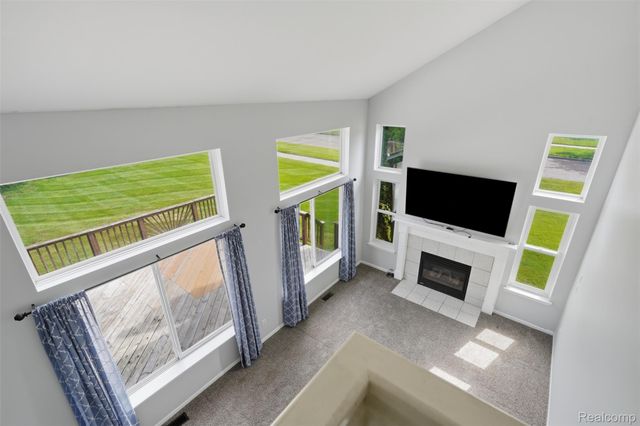 1099 Carriage Hill Drive, Fenton, MI 48430