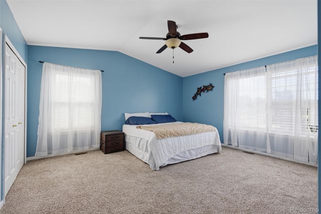 1099 Carriage Hill Drive, Fenton, MI 48430