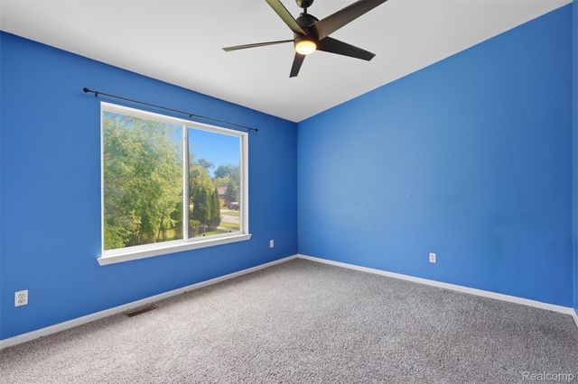 1099 Carriage Hill Drive, Fenton, MI 48430