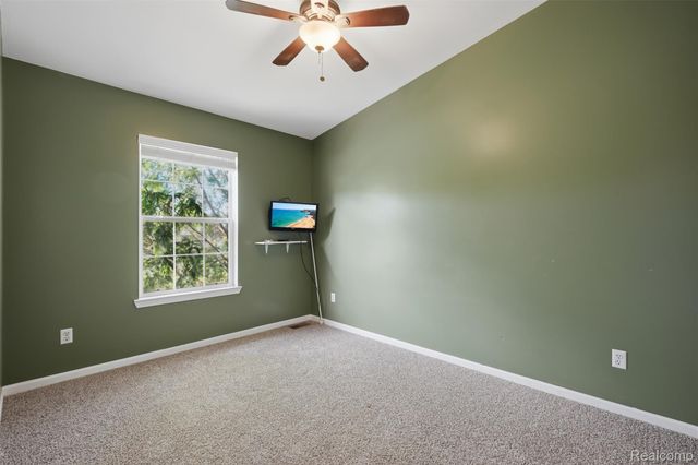 1099 Carriage Hill Drive, Fenton, MI 48430
