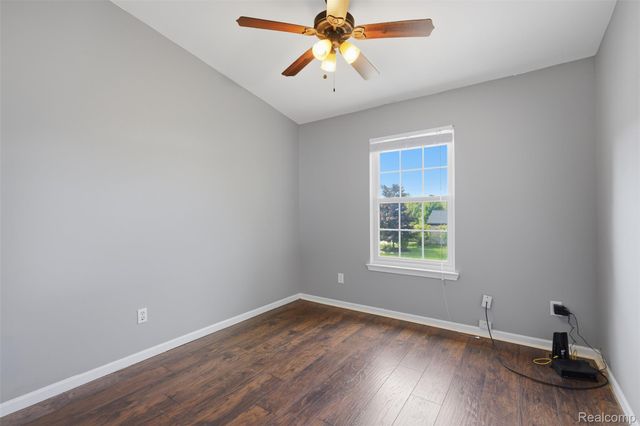1099 Carriage Hill Drive, Fenton, MI 48430
