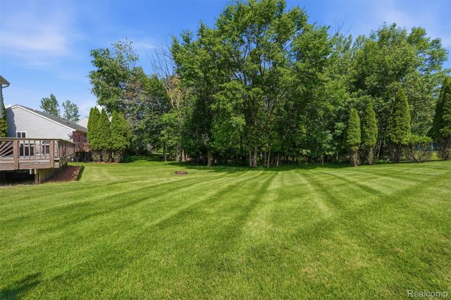 1099 Carriage Hill Drive, Fenton, MI 48430