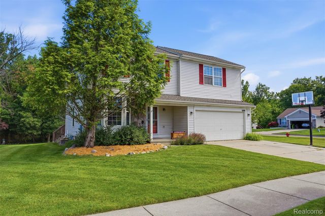 1099 Carriage Hill Drive, Fenton, MI 48430