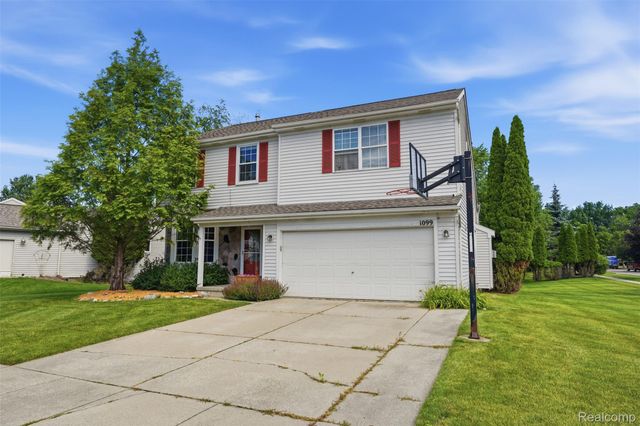 1099 Carriage Hill Drive, Fenton, MI 48430