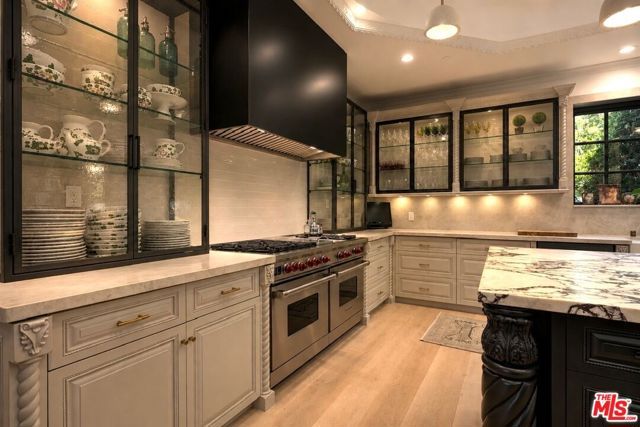 2680 Bowmont Drive, Beverly Hills, CA 90210