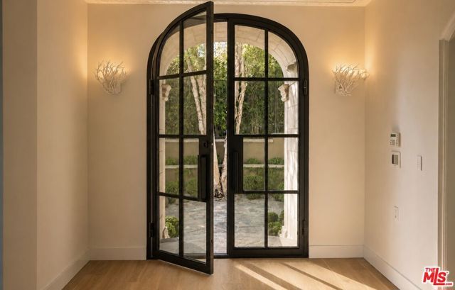 2680 Bowmont Drive, Beverly Hills, CA 90210
