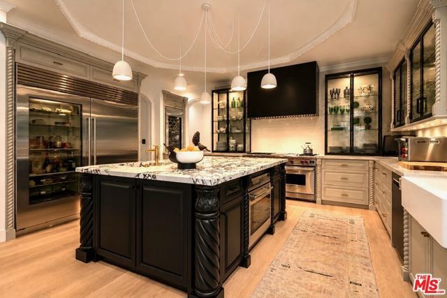 2680 Bowmont Drive, Beverly Hills, CA 90210