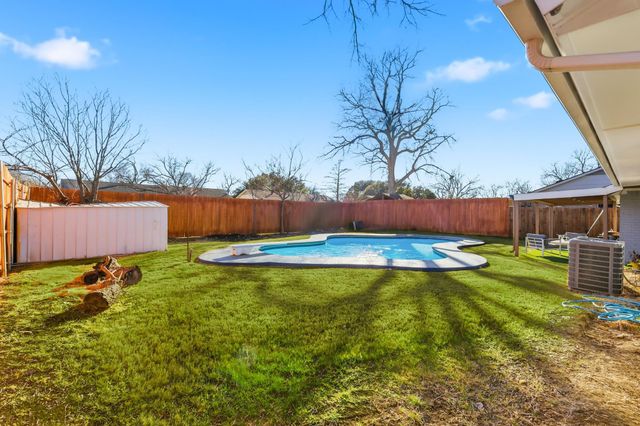 2828 Elk Grove Road, Carrollton, TX 75007